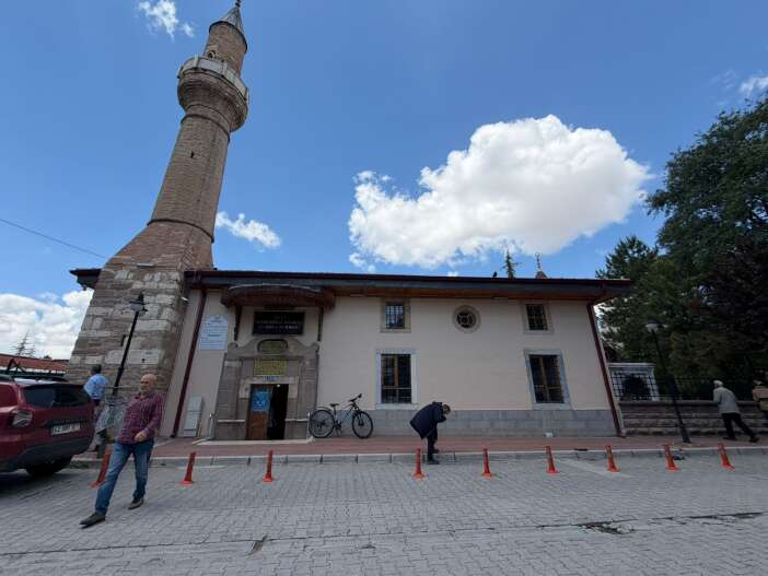 konyanin-kiblesinden-iceri-girilen-camisi-752-yildir-ayakta