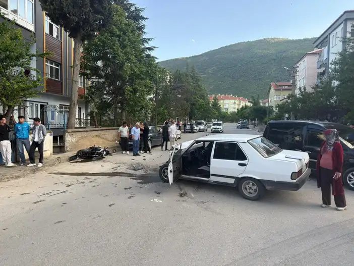 konyada-otomobil-ile-motosiklet-carpisti-1i-agir-2-yarali-var