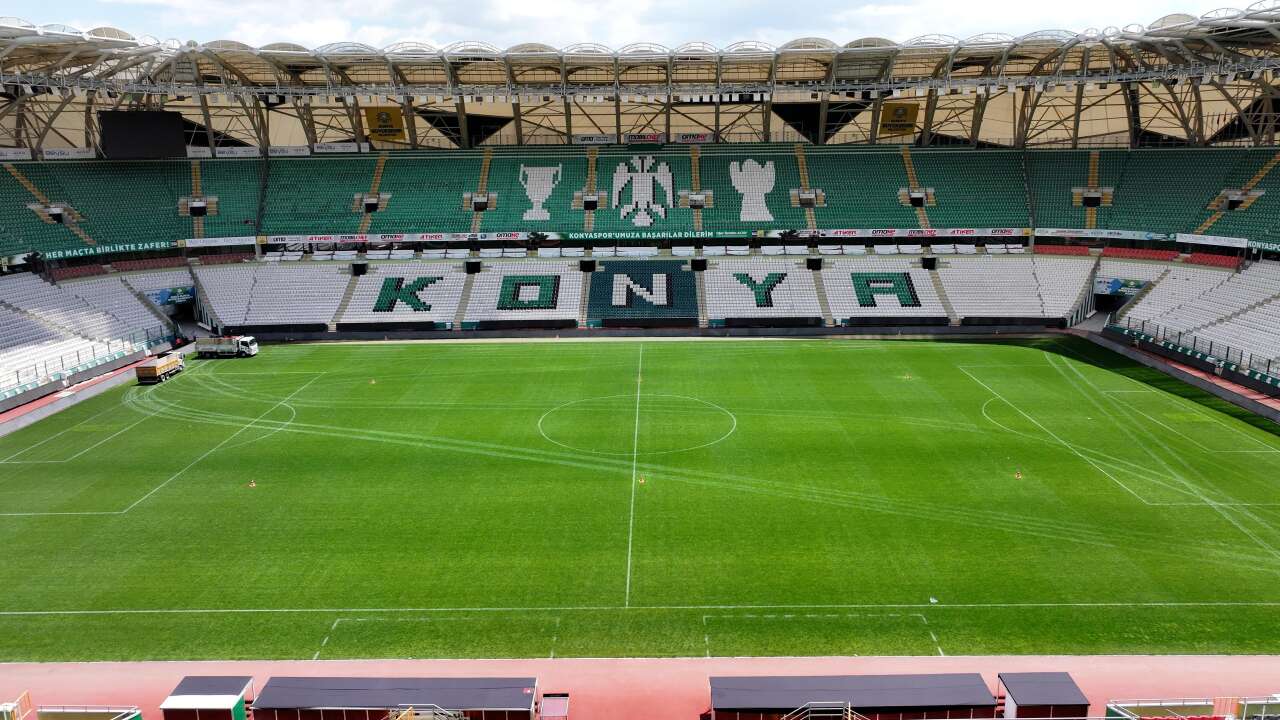 konyasporun-stadyumunda-zemin-yenileme-calismasi-basladi