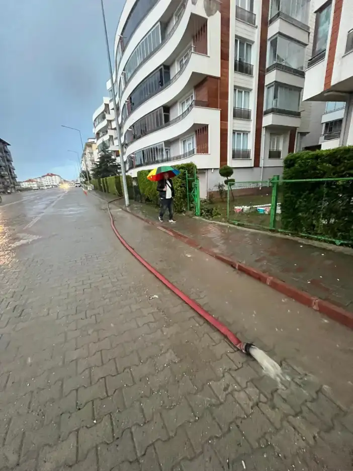 konya-aksehiri-sel-vurdu-evleri-is-yerlerini-ve-garajlari-su-basti