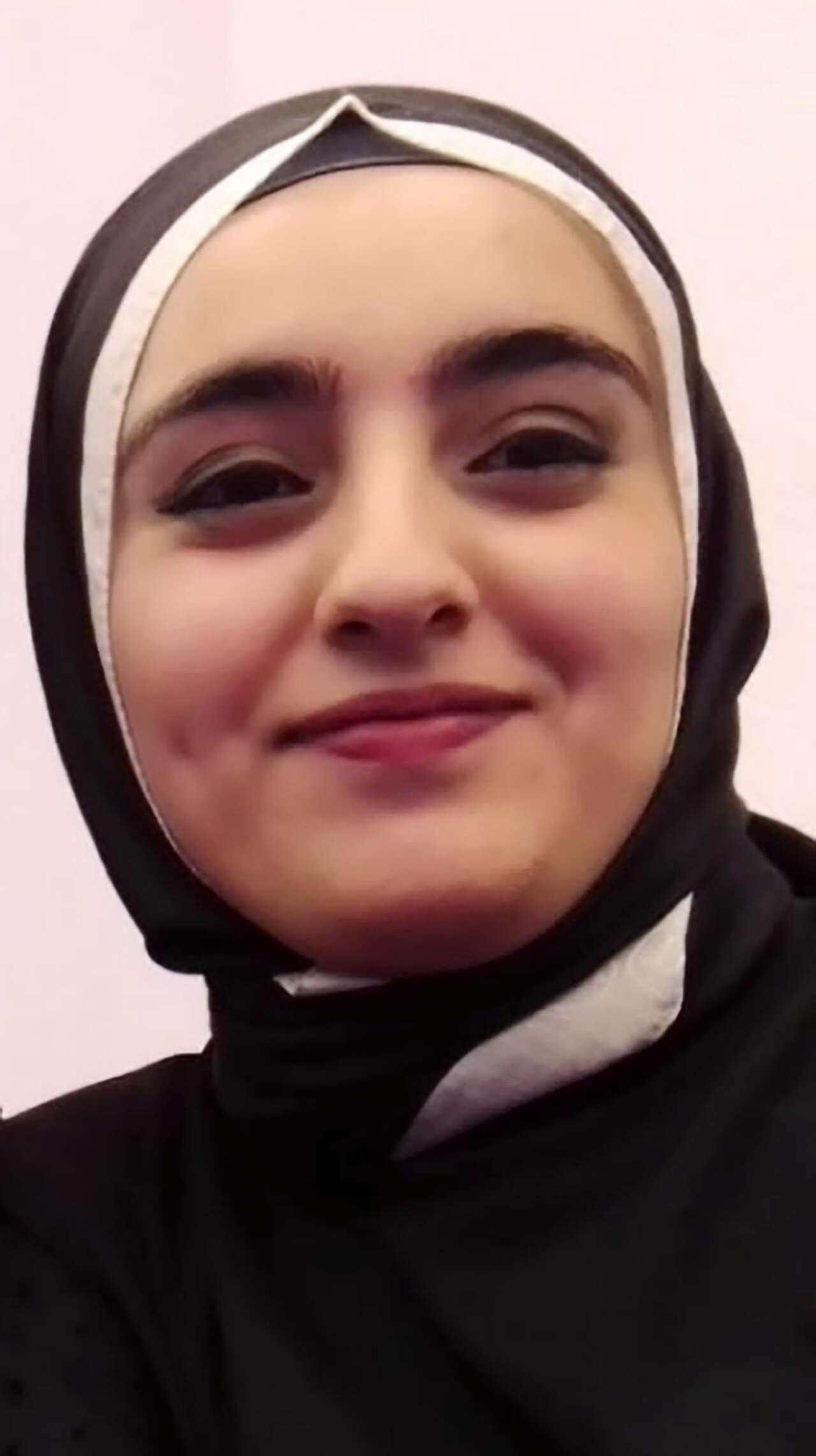 kiz-kardesinin-hayatini-kurtardi-dakikalar-sonra-kendisi-oldu
