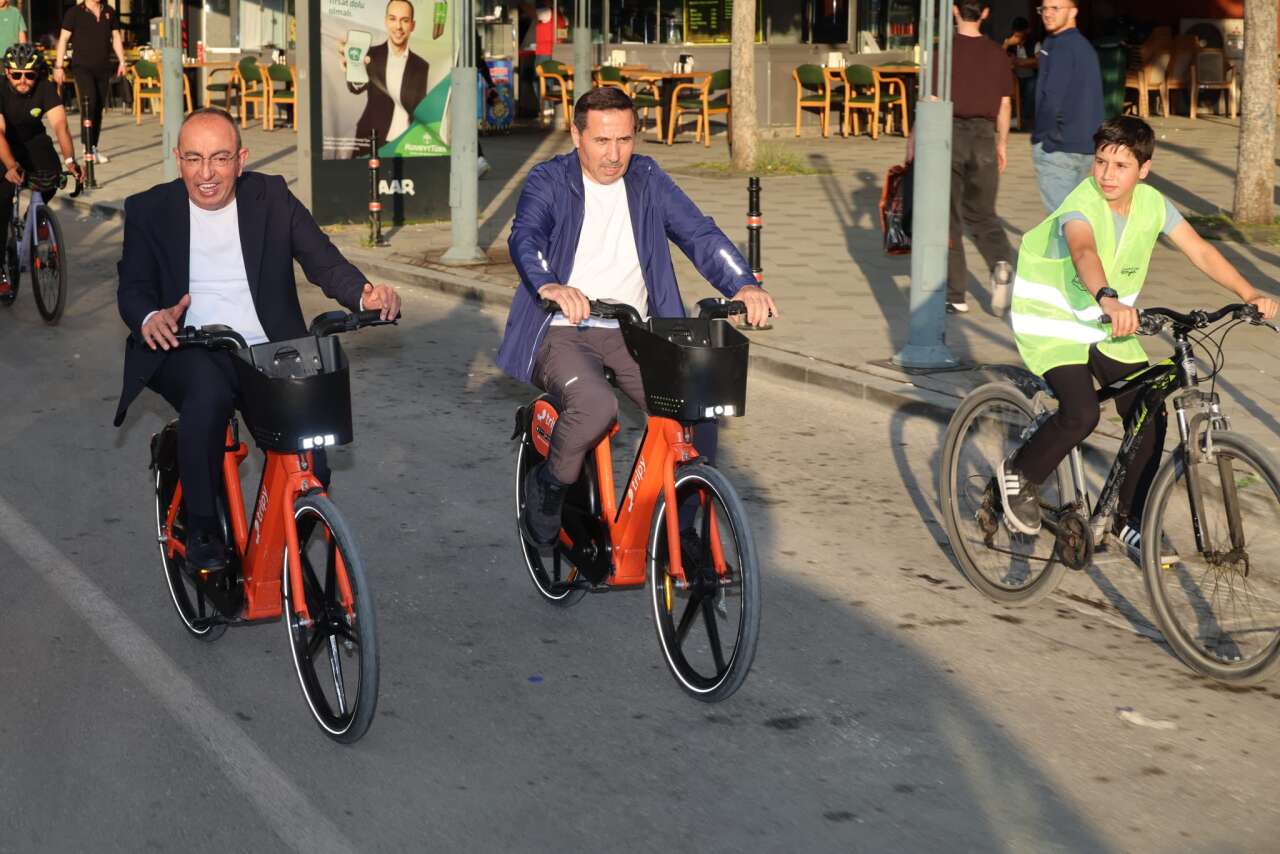 konyanin-31-ilcesinde-ayni-anda-binlerce-pedal-cevrildi
