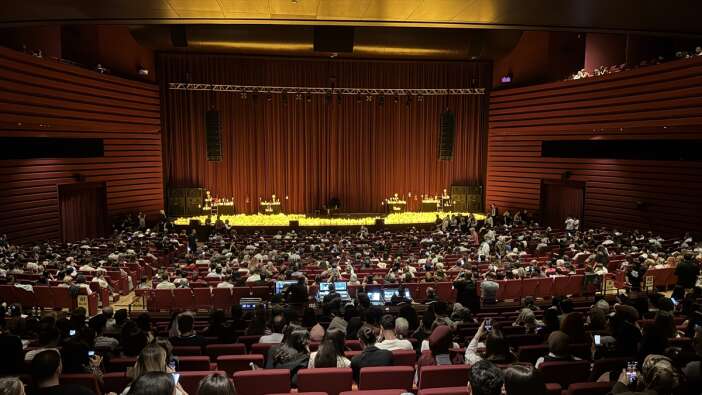 binlerce-mum-yandi-konyada-essiz-konser-deneyimi-yasandi