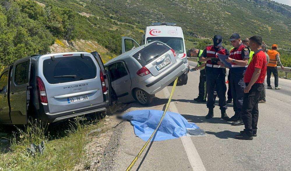 konya-yolunda-trafik-kazasi-69-yasindaki-kadin-hayatini-kaybetti-5-yarali-var