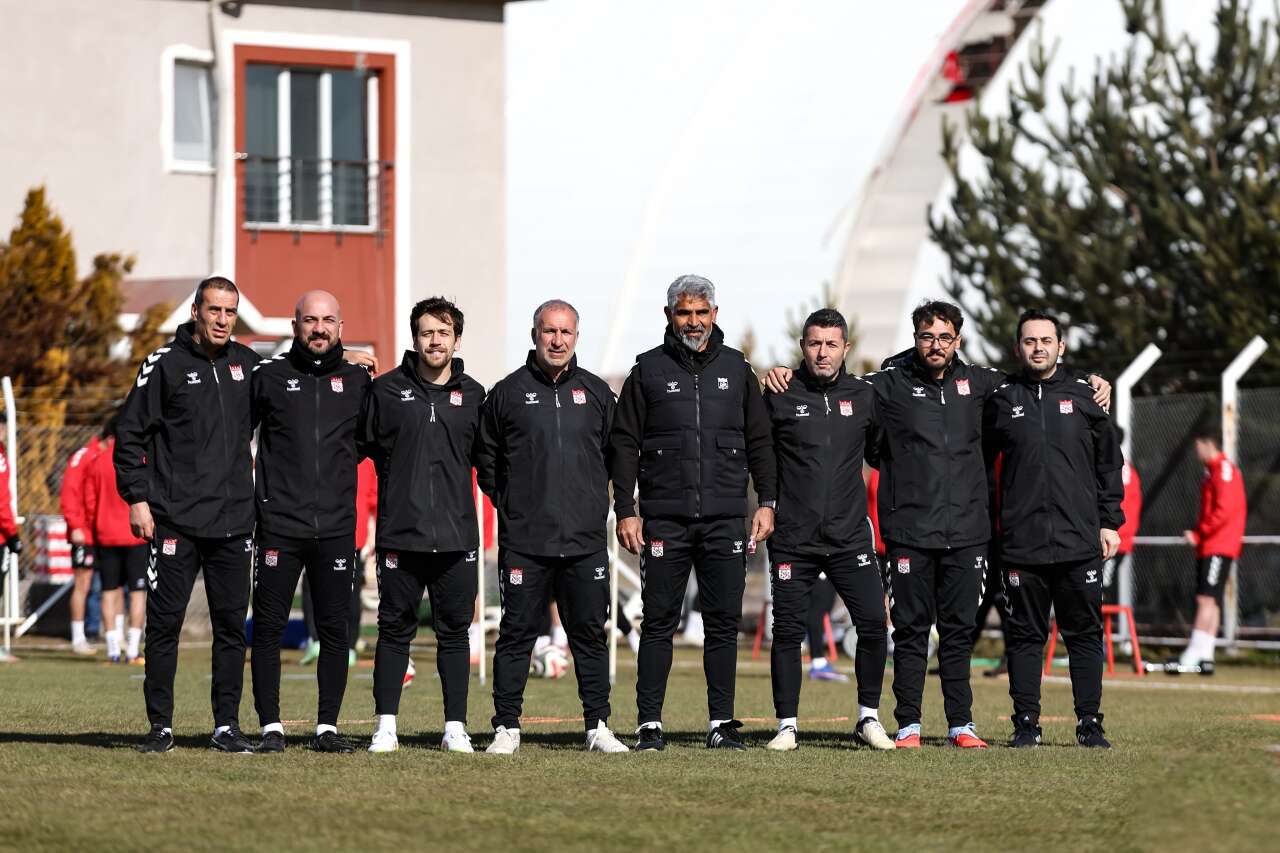 sivasspor-ismet-tasdemir-ile-yollarini-resmen-ayirdi