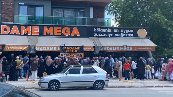 konyada-kapatiyoruz-indirimi-kuyrugu-sokaklara-tasti