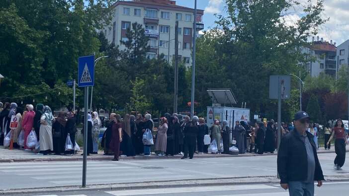 konyada-kapatiyoruz-indirimi-kuyrugu-sokaklara-tasti