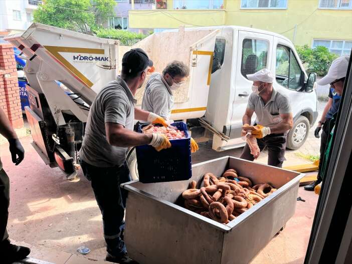yakalanmasalar-1-ton-kuflenmis-sucugu-vatandasa-yedireceklerdi