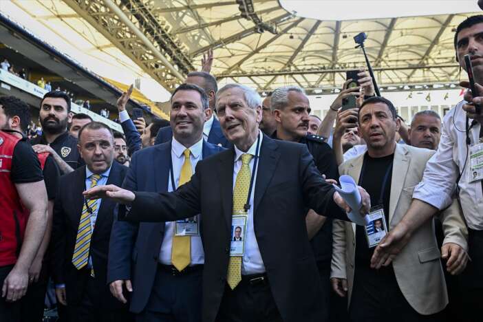 aziz-yildirim-yeniden-fenerbahcenin-basina-gecti