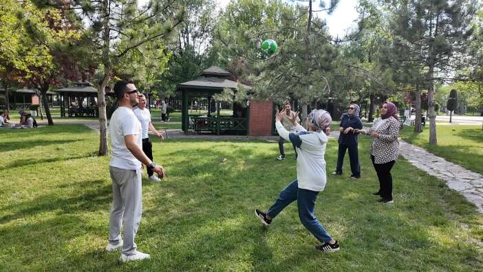 konyada-piknik-sezonu-acildi-vatandaslar-parklara-akin-etti