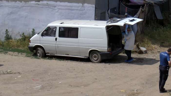 cocuklarin-oyunu-kabusa-dondu-arabada-ceset-buldular