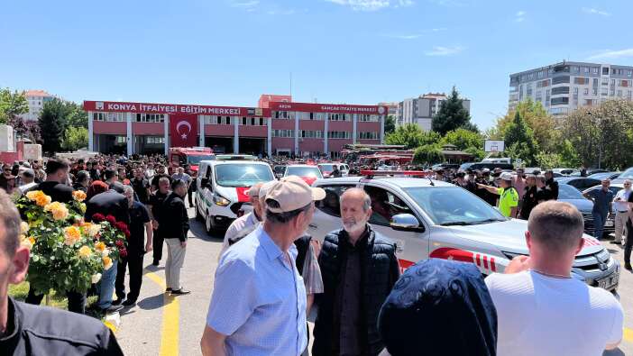 konya-sehit-itfaiye-eri-mehmet-tekeliyi-son-yolculuga-ugurluyor