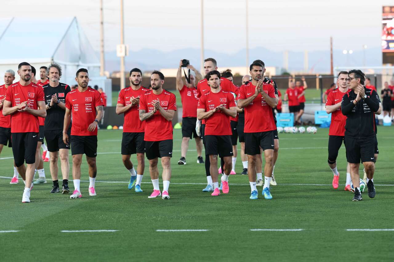 a-milli-takim-kaptani-hakan-calhanoglunun-gozu-zirvede