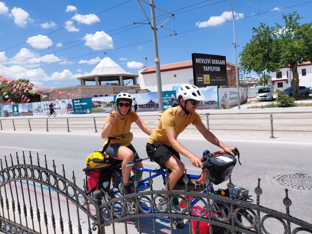 avrupadan-yola-cikip-konyanin-tarihi-guzelliklerini-pedal-pedal-kesfettiler