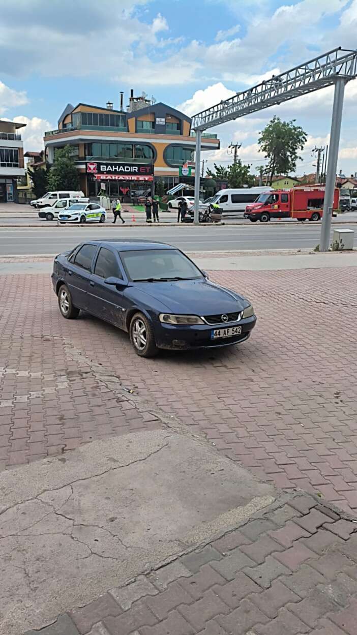 konyada-otomobil-eds-diregine-carpti-surucu-agir-yaralandi