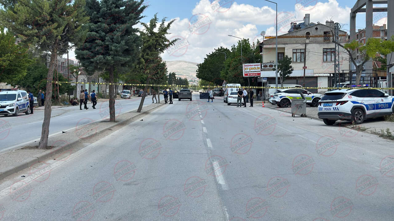 konyada-bir-aracin-carptigi-yaya-kadin-hayatini-kaybetti-ekipler-olay-yerinde