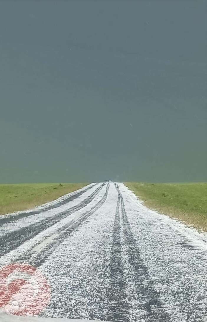 findik-buyuklugundeki-dolu-tarim-arazilerini-bicti