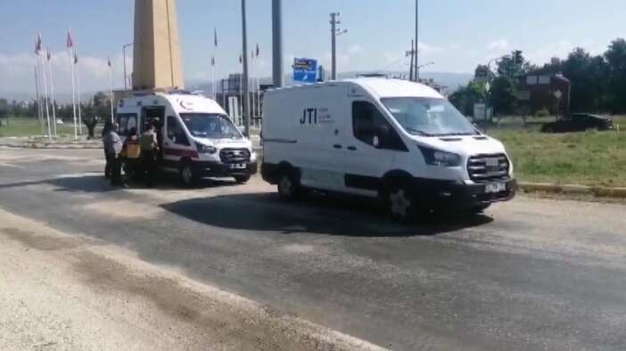 konya-yolunda-hafif-ticari-arac-otomobille-carpisti-1-yarali-var