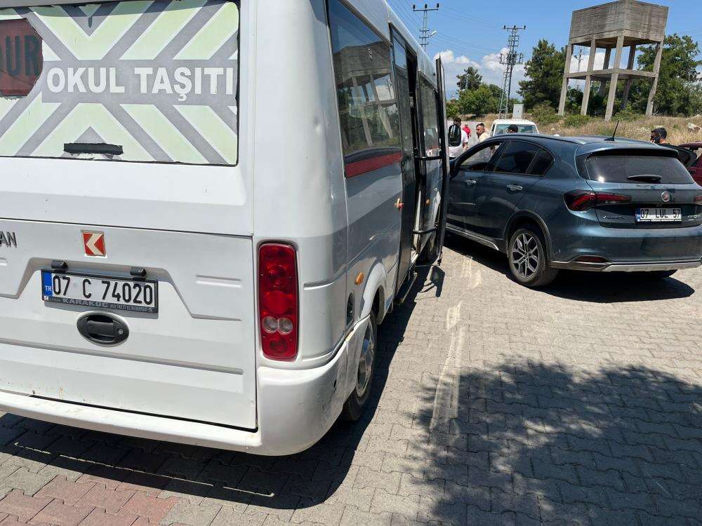 okul-servisi-kaza-yapti-7si-anaokulu-ogrencisi-9-yarali-var