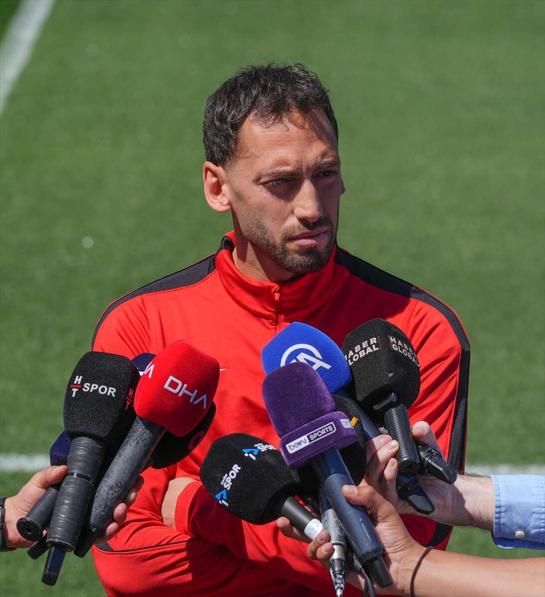 a-milli-takim-kaptani-hakan-calhanoglundan-avustralyali-futbolcuya-cevap