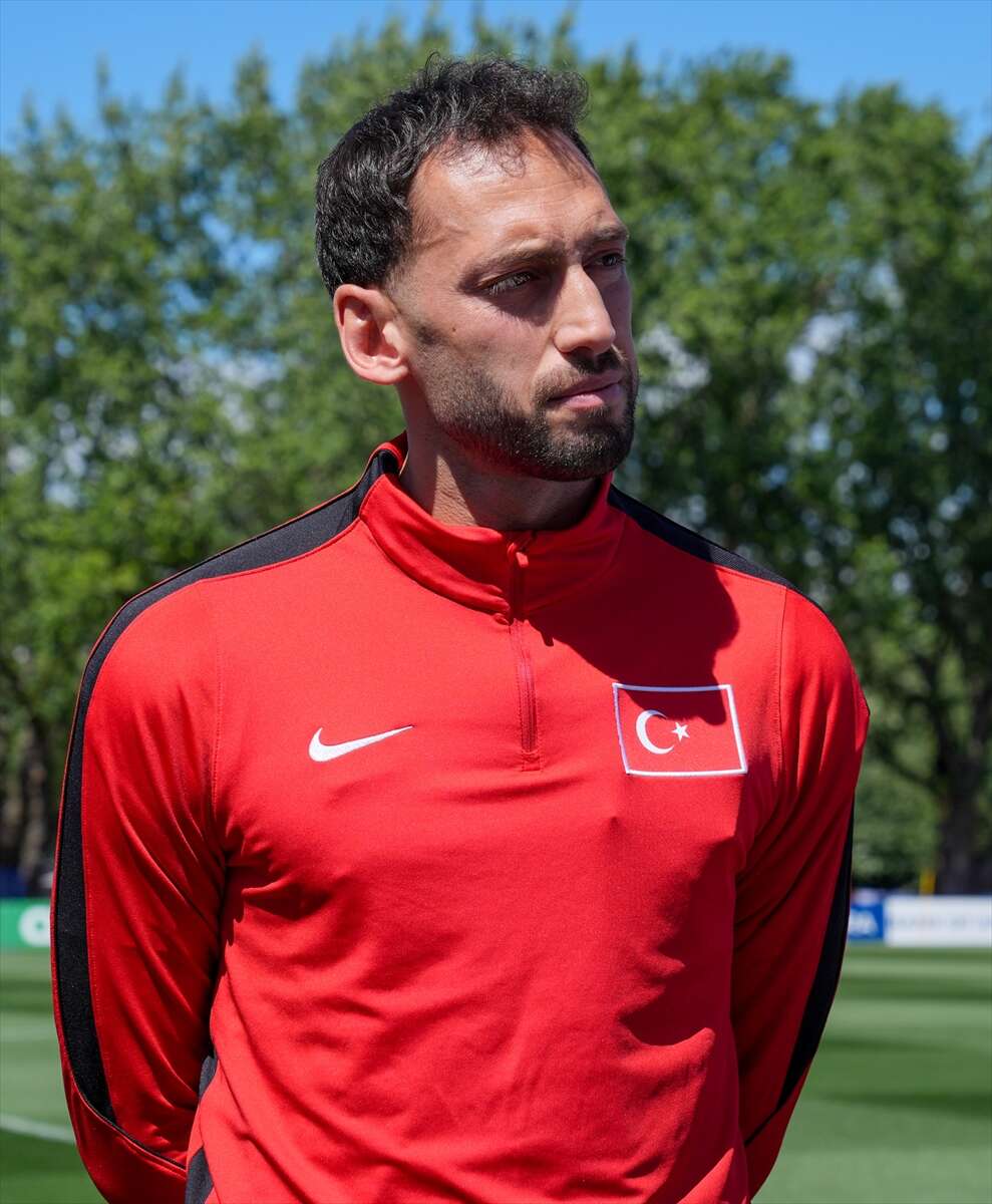 a-milli-takim-kaptani-hakan-calhanoglundan-avustralyali-futbolcuya-cevap