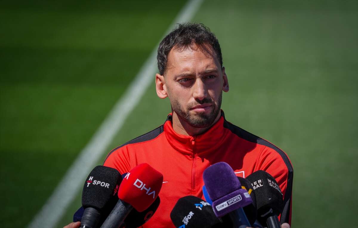 a-milli-takim-kaptani-hakan-calhanoglundan-avustralyali-futbolcuya-cevap