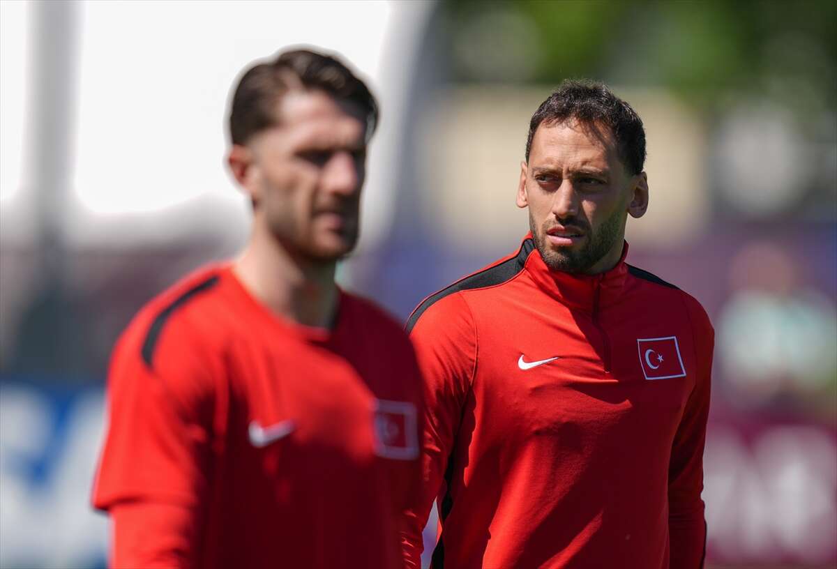 a-milli-takim-kaptani-hakan-calhanoglundan-avustralyali-futbolcuya-cevap