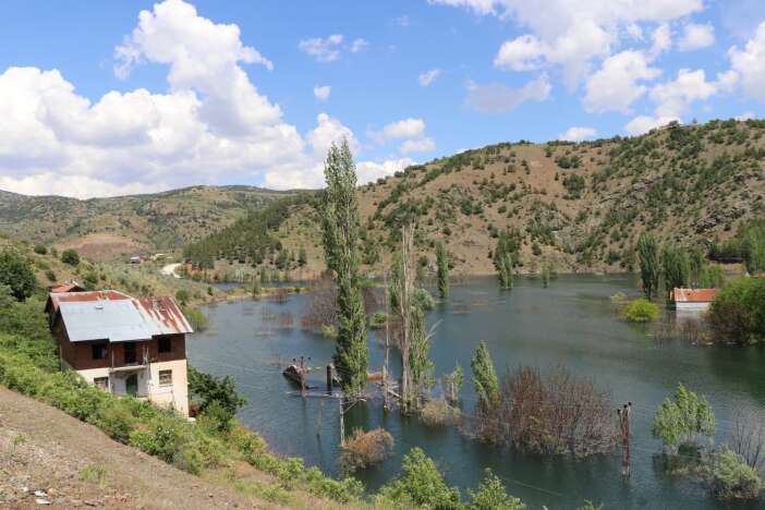 konya-dedemlide-zaman-duruyor-suyu-yukseldi-hatiralar-bir-bir-kayboldu