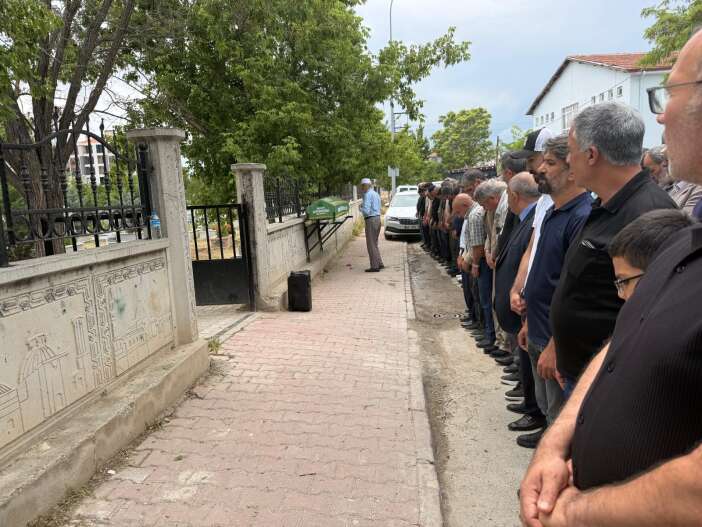 konyada-bir-ailenin-yok-oldugu-olay-3-cocuk-annesi-kadin-topraga-verildi