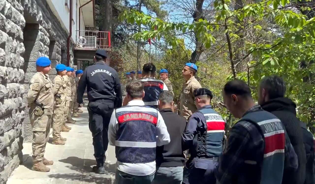 konya-ve-33-ilde-dev-operasyon-48-milyar-tllik-dolandiricilik-ve-bahis-agi-cokertildi