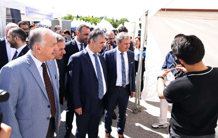 konyada-binlerce-kisiyi-is-sahibi-yapacak-fuar-acildi