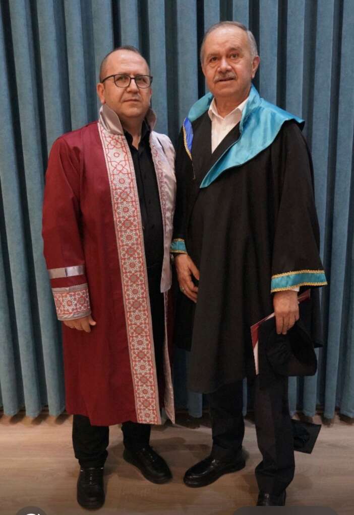 konyanin-taninan-oda-baskani-okul-siralarina-dondu-ucunculukle-mezun-oldu