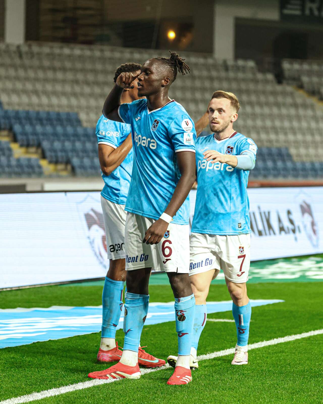 konyaspora-adil-demirbag-icin-yeni-teklif-trabzonspor-kesenin-agzini-acti