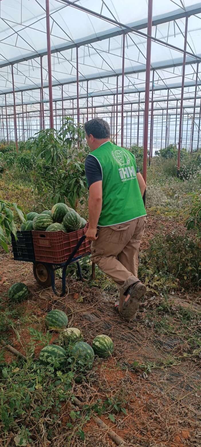 antalyadan-cikti-konyadaki-yurtlara-ulasti-gizemli-ciftciden-10-tonluk-bagis
