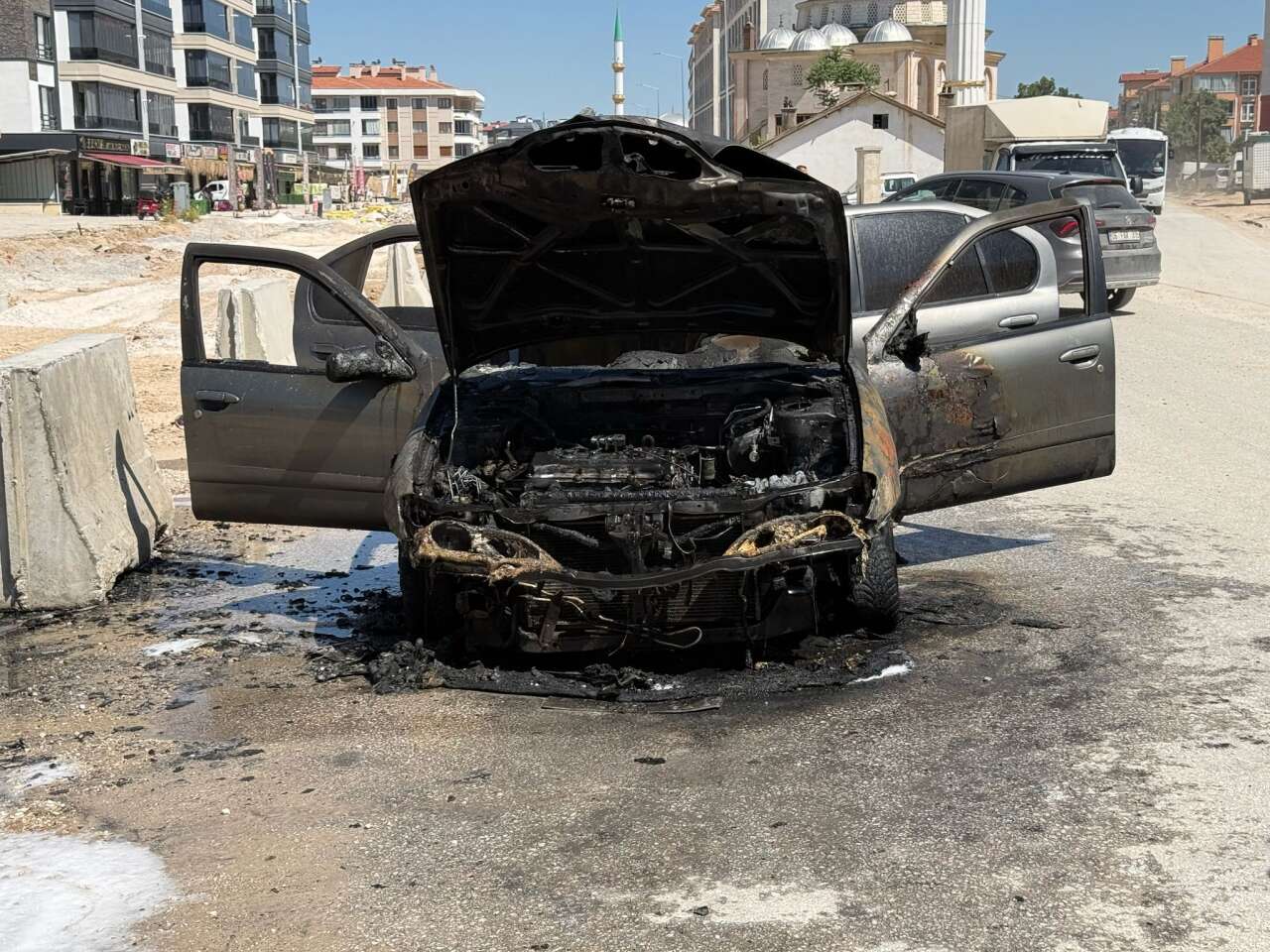 konyada-mahalle-arasinda-korkutan-yangin-duyan-telefonu-kapip-geldi