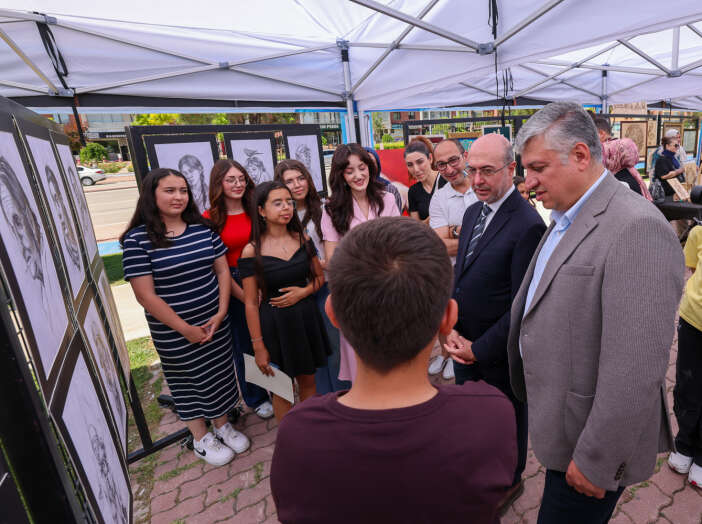 selcuklu-sanat-ve-tasarim-atolyesinde-yil-sonu-coskusu-konyada-emekler-sergilendi