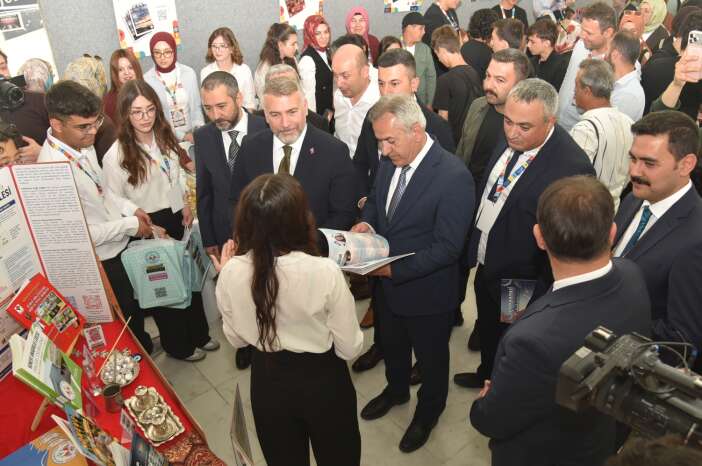 genc-kalemler-yaristi-konyadaki-odul-torenine-bakan-yardimcisi-katildi
