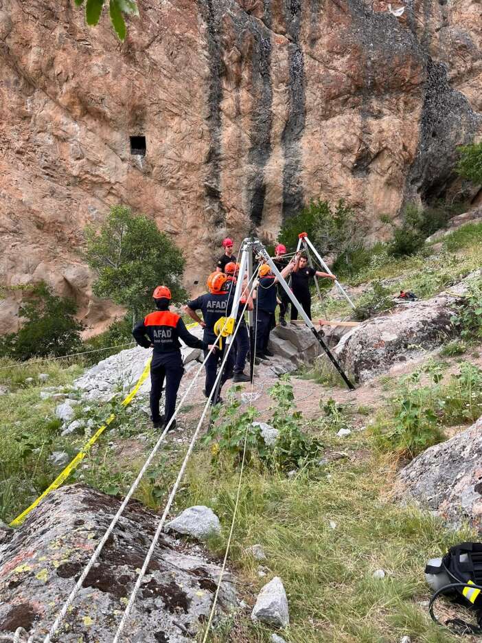 konyada-kacak-kazilan-kuyudan-2-ceset-cikti