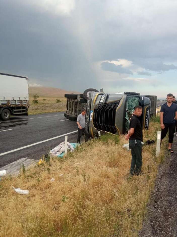 konya-adana-yolunda-trafigi-aksatan-olay