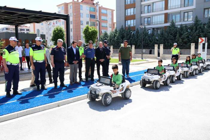 konyada-cocuklar-direksiyon-basina-gecti