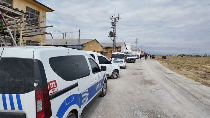 konyada-havai-fisek-deposunda-korkutan-yangin-patlama-sesleri-yukseldi