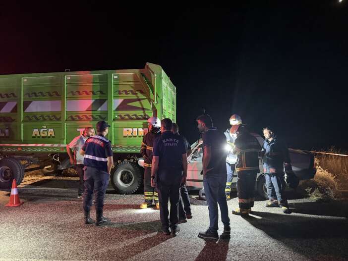 traktor-romorkuna-carpan-otomobil-hurdaya-dondu-feci-kazada-can-kaybi