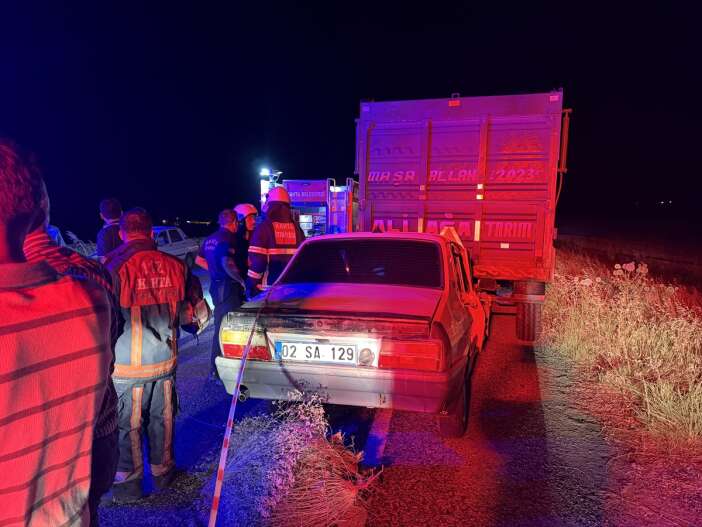 traktor-romorkuna-carpan-otomobil-hurdaya-dondu-feci-kazada-can-kaybi