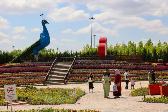konyanin-mis-kokulu-bahcesi-acildi
