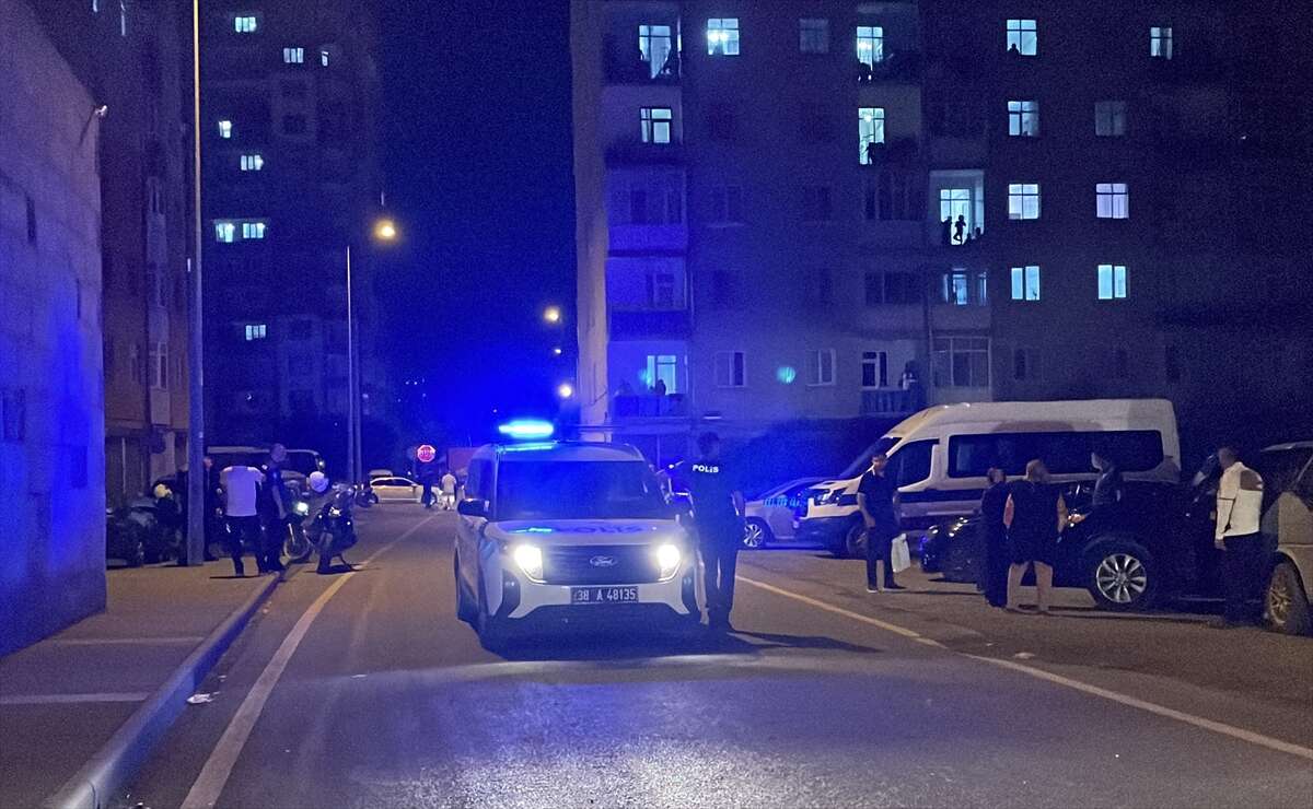 gurultu-tartismasi-kanli-bitti-satirlarin-kullanildigi-kavgada-3-yarali-var