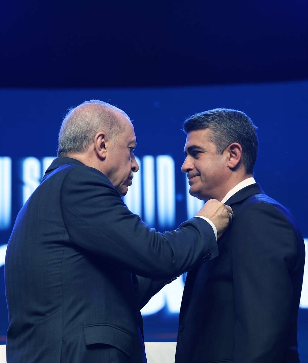 haymana-belediye-baskani-levent-koc-ak-partiye-katildi
