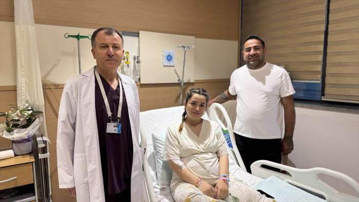konyada-ikiziyle-eline-dogdugu-doktor-bu-kez-ikiz-cocuklarini-kucagina-verdi