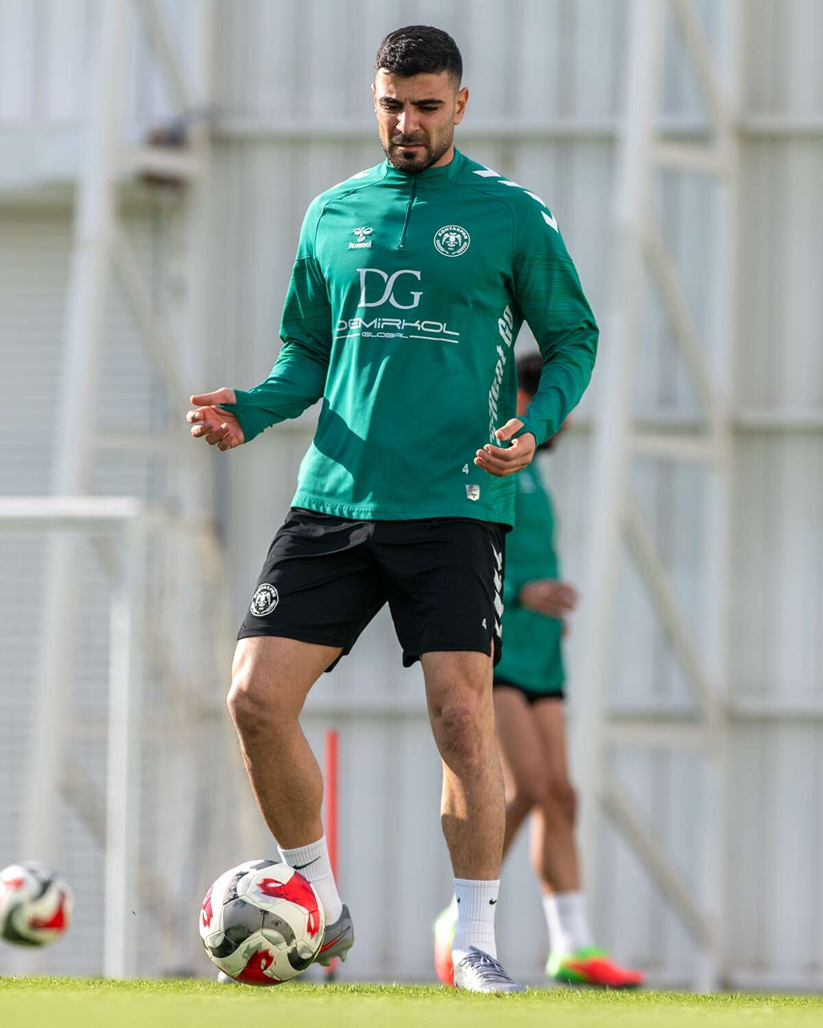 konyaspor-kaptani-adil-demirbag-icin-fenerbahce-de-harekete-gecti
