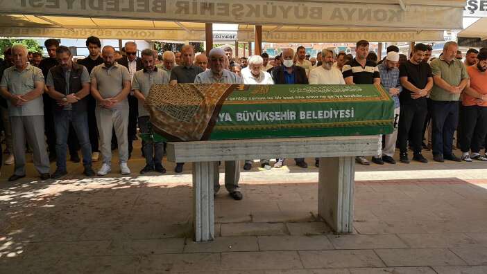 tur-otobusu-faciasinda-can-veren-oznur-altuntas-konyada-topraga-verildi