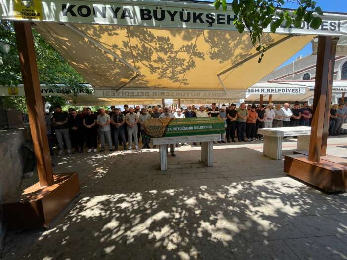 tur-otobusu-faciasinda-can-veren-oznur-altuntas-konyada-topraga-verildi